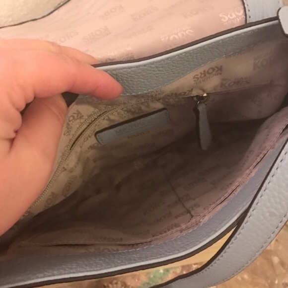 SOLDMichael Kors Hamilton Messenger Bag - Picture 3 of 4